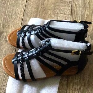 UNR8ED girls shoes size 2M